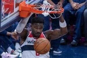 特雷·杨:艾顿做出了极大牺牲 作为状元甘心打替补真的非常无私 特雷·杨:艾顿做出了极大牺牲 作为状元甘心打替补真的非常无私