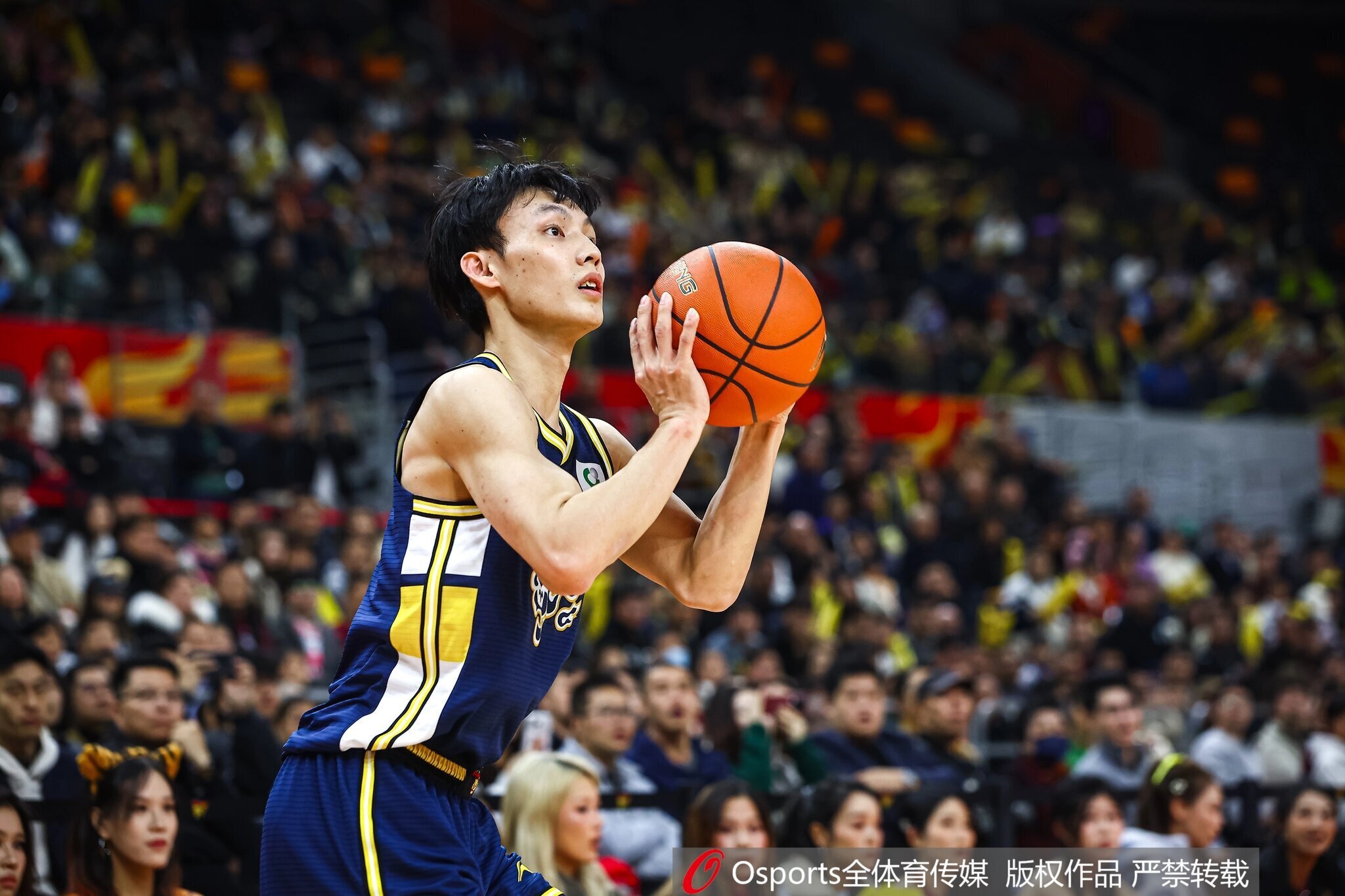 拿不到球权!徐杰首发18分钟2中2仅拿到6分1助攻 拿不到球权!徐杰首发18分钟2中2仅拿到6分1助攻
